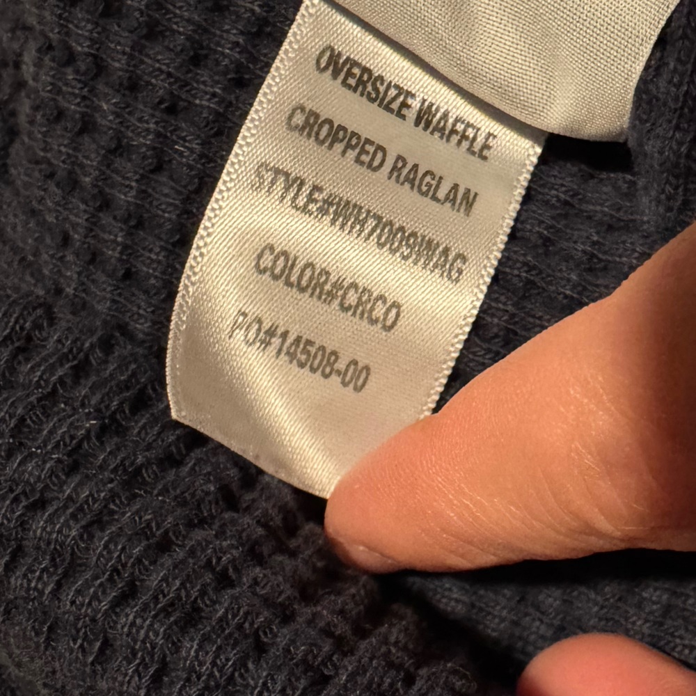 Hudson oversized waffle weave cropped raglan sweatshirt. Medium - Picture 8 of 13